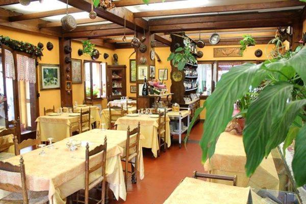 קסטלנובו די גרפניאנה Albergo Ristorante Da Carlino מראה חיצוני תמונה